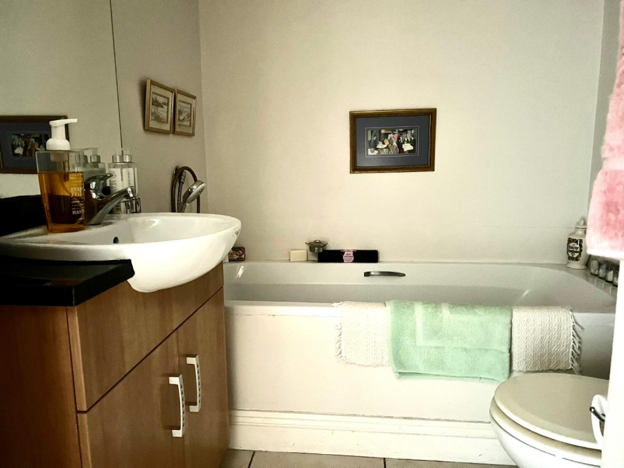 To Let 2 Bedroom Property for Rent in Humewood Eastern Cape
